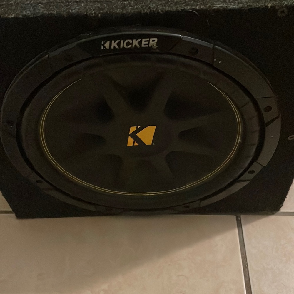 I’m selling this sub and sound stream
